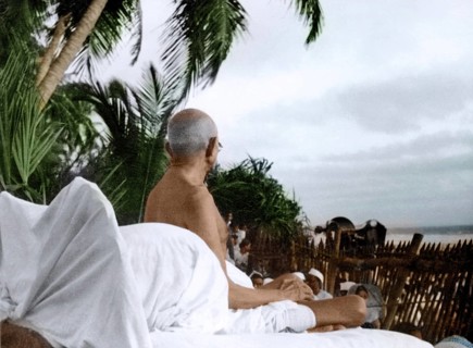 Mahatma Gandhi at evening prayer meeting at Mumbai, Maharashtra, India, Asia, May 1944, Asia