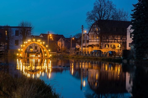 Floating candle arch in the village pond of Bärnsdorf near Moritzburg. The arch is 4.5m high,