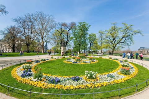Spring in the Brühl's Garden on the Brühl's Terrace