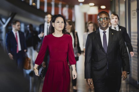 (L-R) Annalena Baerbock (Buendnis 90 Die Gruenen), Bundesaussenministerin, und Vincent Biruta,