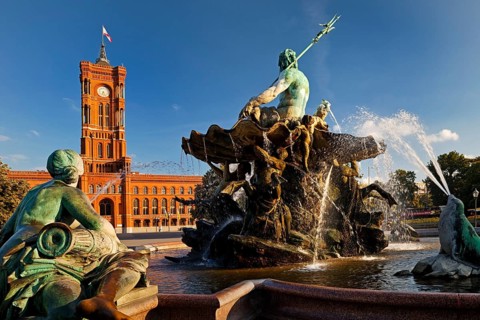 Fountain with Pleasure Garden and Old Museum, Collections of Classical Antiquities of the National