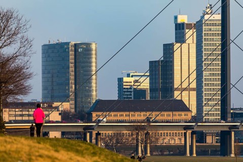 Düsseldorf, skyline of the city centre, skyscrapers, Rheinkniebrücke, Rhine