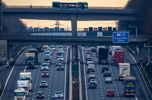 Motorway A3 between Düsseldorf and Leverkusen, near Erkrath, rush hour, heavy traffic