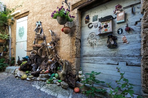 Curiosities, crime scene in an alley in Esparron-de-Verdon, Provence-Alpes-Côte d'Azur, Provence,