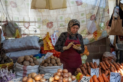 Vendors selling vegetables, vegetable stall, Osh Bazaar, Bishkek, Kyrgyzstan, Asia
