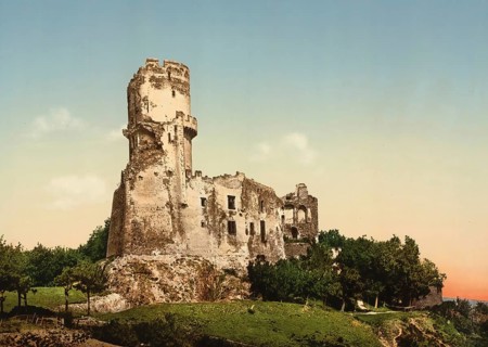 Tournoel Castle is the ruin of a Spornburg near Volvic in Auvergne, Clermont-Ferrand, France, c.