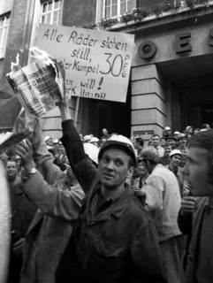 With a siege and temporary occupation of the Hoesch AG headquarters on 11.9.1969, spontaneous