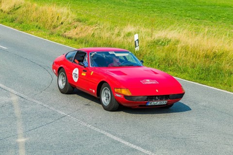 A drive for vintage vehicles. Skilful handling of the vehicle, finding the route by means of the
