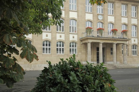 Inner courtyard and entrance to the Elly-Heuss School Gymnasium built in 1916, Platz der deutschen