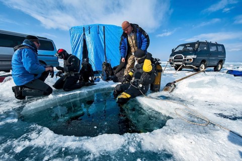 Scuba divers, Lake Baikal, Olkhon Island, Pribaikalsky National Park, Irkutsk Province, Siberia,
