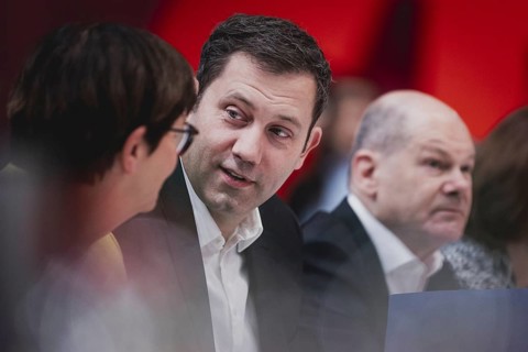 (L-R) Saskia Esken, Bundesvorsitzender der SPD, Lars Klingbeil, SPD-Parteivorsitzender, und Olaf