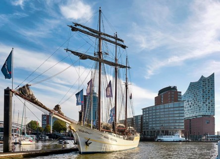 Windjammer Mare Frisium at the Hamburg Landungsbrücken, Hamburg, Land Hamburg, Germany, Europe