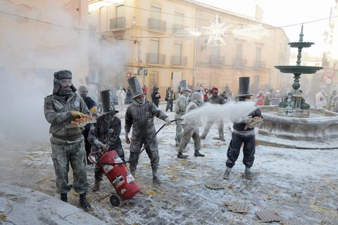 Els Enfarinats flour fight, rebels, armed with flour, eggs and firecrackers, take over the regiment