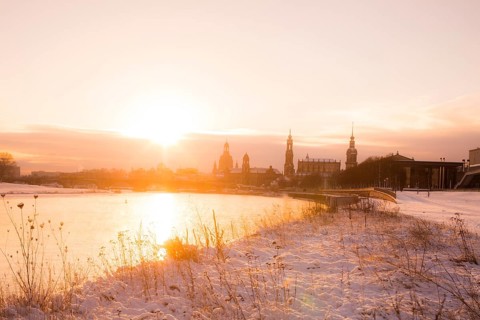 Sunrise on the banks of the Elbe in Dresden