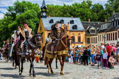Lively princely procession in Rochlitz