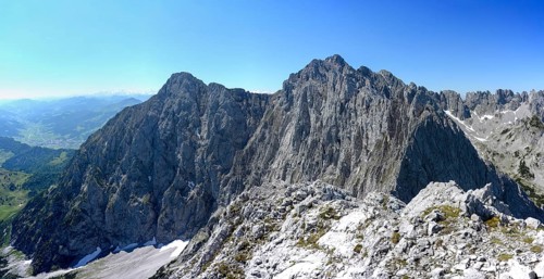 View from the summit of Lärchegg to Maukspitze and Ackerlspitze in the Wilder Kaiser, Tyrol,