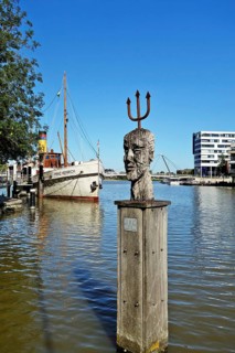 Statue, Monument, Georg Willms, Traditional Ship Prinz Heinrich, Harbour, Leer, East Frisia, Lower