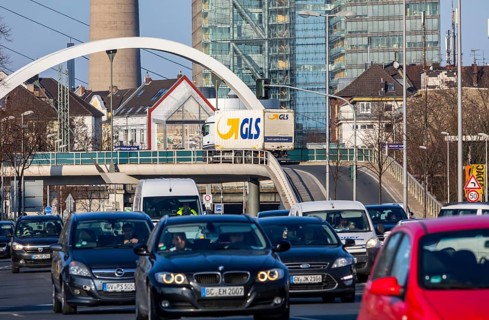 Düsseldorf, Völklinger Straße, federal road B1, city centre traffic, flyover bridge to the city