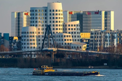 Düsseldorf, the Gehry buildings, Neuer Zollhof, in the media harbour, behind the RWI4 building