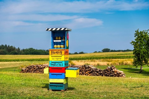 Honey stand, Hinrichsberg, Sietow municipality, Mecklenburg-Western Pomerania, Germany, Europe