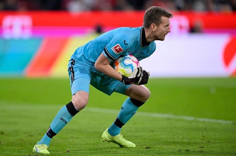 Goalkeeper Lukas Hradecky Bayer 04 Leverkusen, action, catches ball, Allianz Arena, MÜnchen,