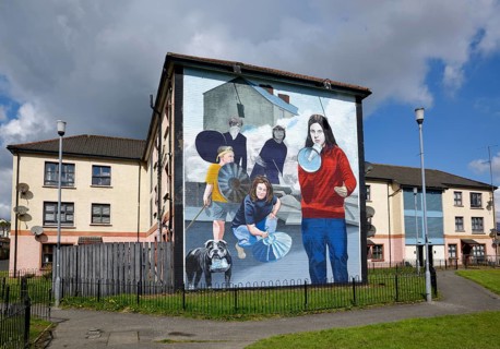 Mural, political mural painting from the time of the resistance of the IRA, Bogside quarter,