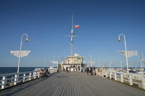 Tourists, pier, Sopot Molo, Sopot, Pomeranian Voivodeship, Poland, Europe