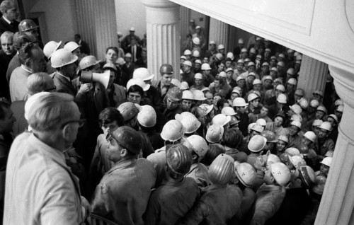 With a siege and temporary occupation of the Hoesch AG headquarters on 11.9.1969, spontaneous