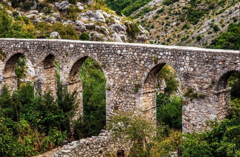 Aquaeduct built by the Turks in the 18th century outside the northern city wall, ruined city of