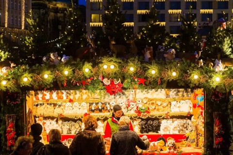 580th Striezelmarkt in Dresden Striezelmarkt, which has been held since 1434, is the oldest