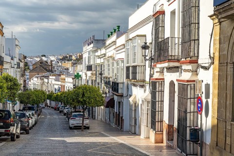Street with white houses of Arcos de la Frontera, Andalusia, Spain, Europe