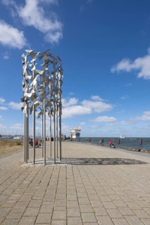 Metal sculpture bird flight connected in freedom, Cuxhafen, Lower Saxony, Germany, Europe