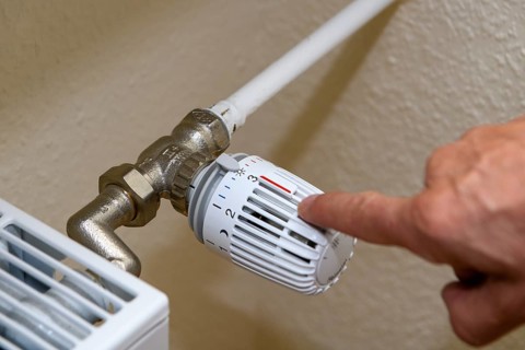 Thermostat of heating is limited to level 3 for energy saving with mechanical bolt stopper, setting