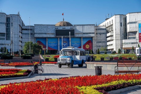 Old car at Ala-Too Square, Bishkek, Kyrgyzstan, Asia