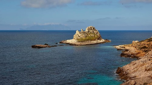 Cala Faraglione, Il Faraglione, islet, turquoise sea, Levanzo, Egadi Islands, Sicily, Italy, Europe