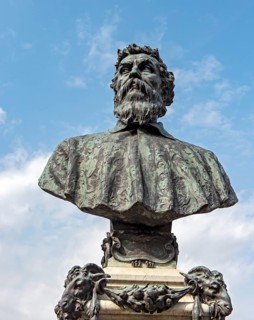 Bust Statue of Goldsmith Benvenuto Cellini, Ponte Vecchio, Florence, Italy, Europe