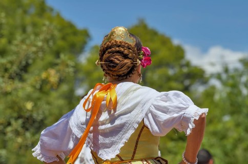 Hairdo of a woman at the annual fiesta in honour of San Vicent in Cautivador or Captivador,