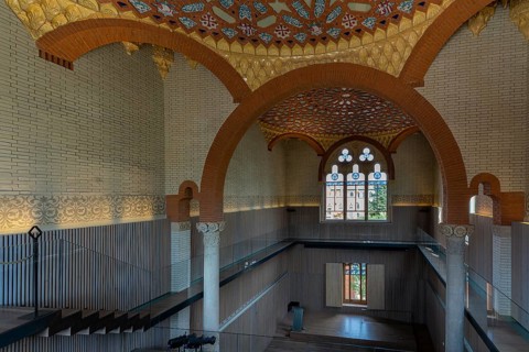Interior view of the hall and corridors in the main building in the Hospital de la Santa Creu i