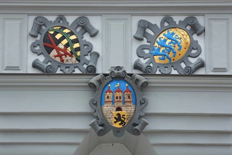 Electoral Saxon coat of arms, city coat of arms and Staufer coat of arms on the town hall, detail,