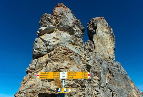 Rock group on the Hohtürli mountain pass near the Blüemlisalphütte, pass crossing between