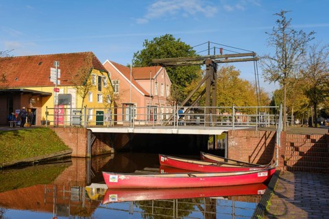 Boats and bridge on the main canal, bascule bridge, Papenburg, Emsland, Lower Saxony, Germany,