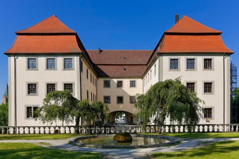 Geislingen moated castle, three-winged moated castle complex, former manor house of the Lords of