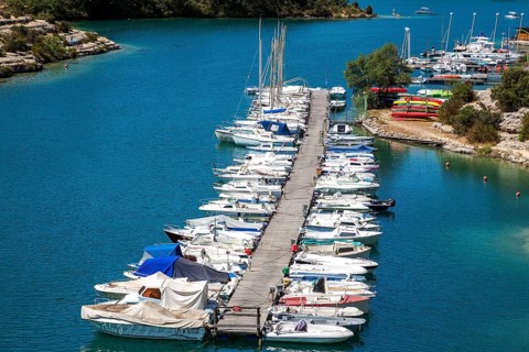 Boats in the boat harbour in Esparron-de-Verdon, Lac d Esparron, Provence-Alpes-Côte d'Azur,