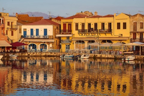 Morning light, sunrise, Venetian harbour, row of houses, colourful houses, reflections in the