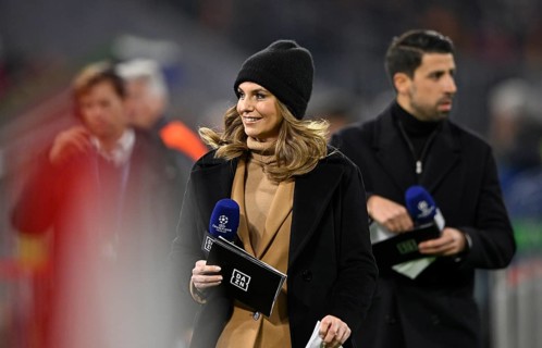 TV pundit Sami Khedira, sports presenter, presenter Laura Wontorra, portrait, cap, with microphone,