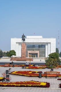 State History Museum, Manas Statue, Ala-Too Square, Bishkek, Kyrgyzstan, Asia