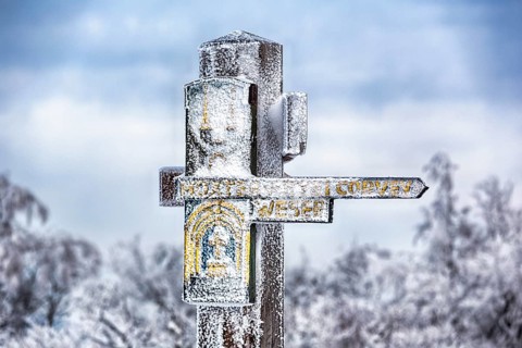 Snowy signpost, hiking trail to Corvey and the Weser, winter 2012, Köterberg, Lügde, Weserbergland,