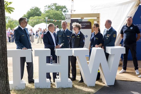 Olaf Scholz (Federal Chancellor, SPD) visits the THW (Federal Agency for Technical Relief) stand