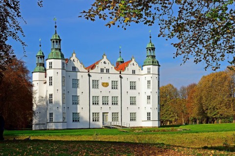 Germany, Ahrensburg, Ahrensburg Castle in autumn, Hamburg, Hamburg, Federal Republic of Germany,