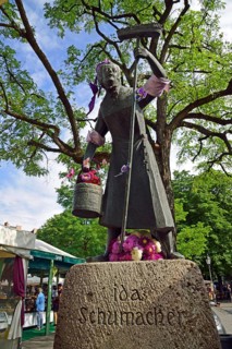 Europe, Germany, Bavaria, City of Munich, Viktualienmarkt, Monument, bronze sculpture Ida